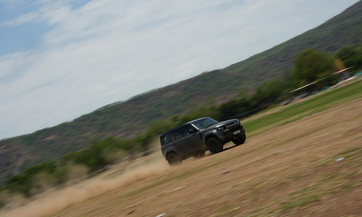 Land Rover Defender Ride view 2