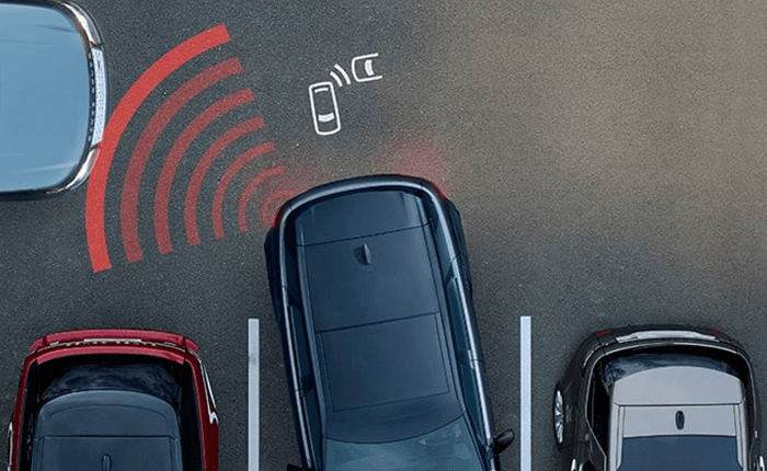 Range Rover Evoque Rear Traffic Monitor