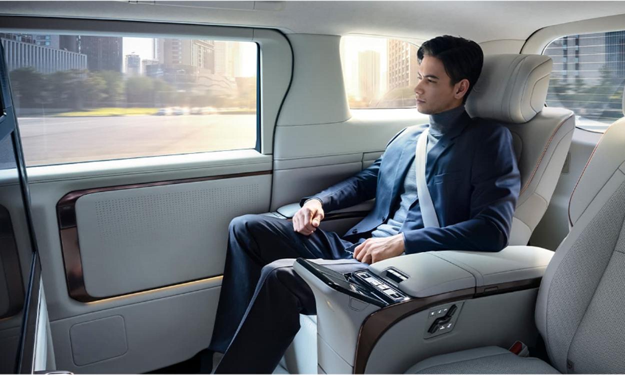 Lexus lm spacious and luxary