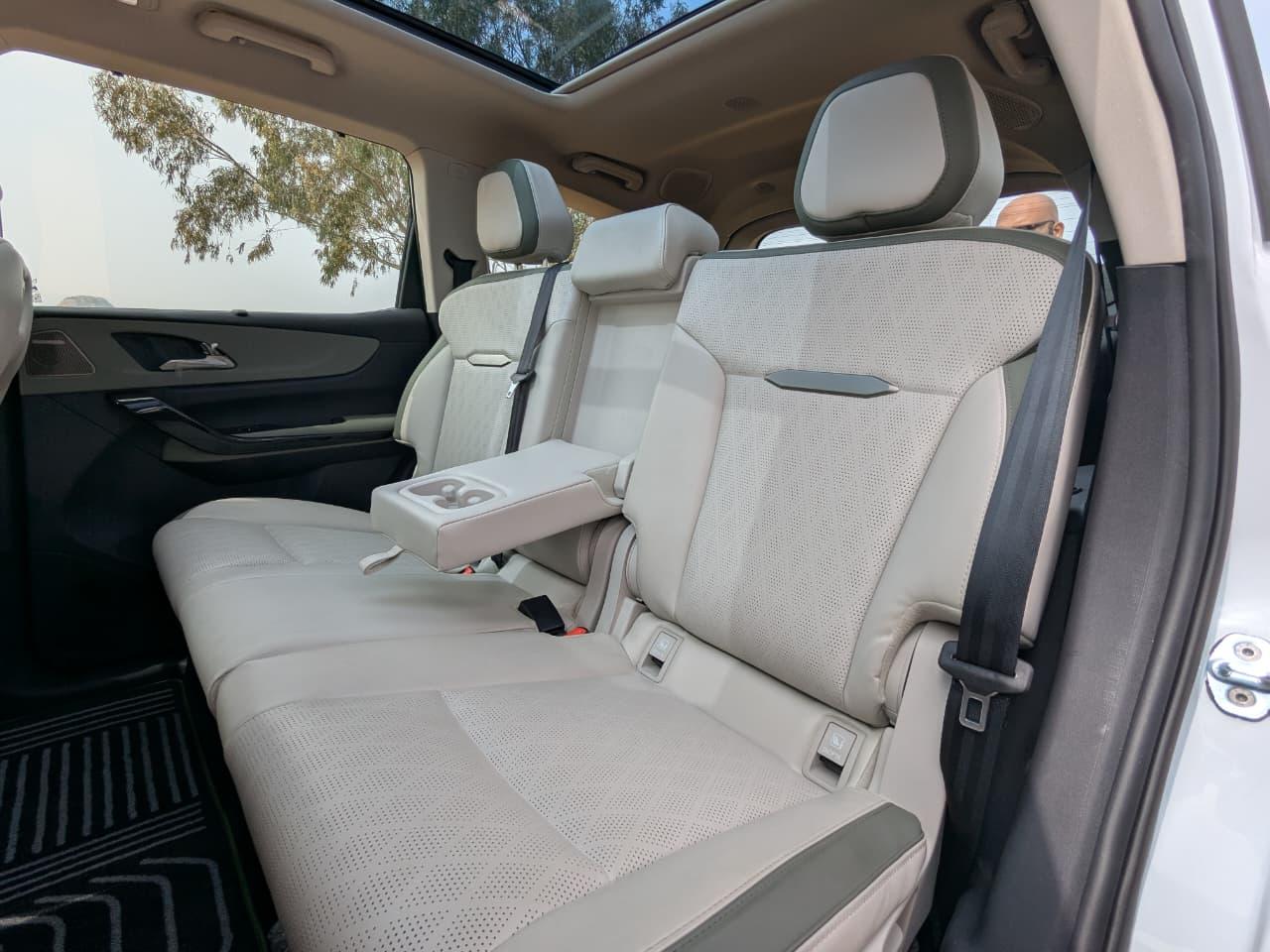 Mahindra Xev 9s Rear Armrest With Cupholder