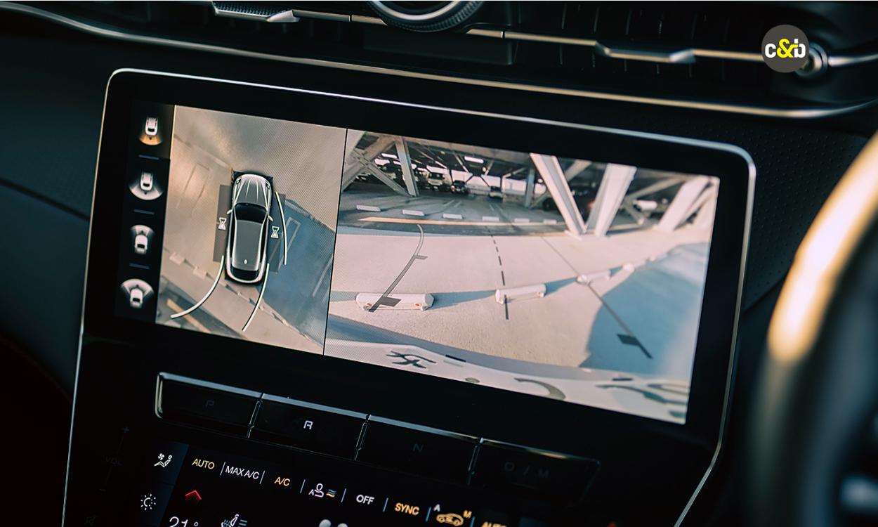 Maserati Grecale screen