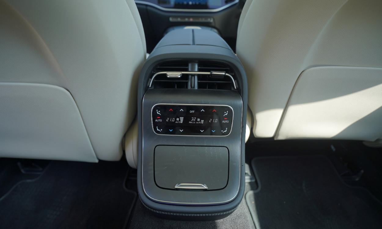Mercedes Benz E220d Rear AC