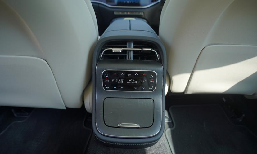 Mercedes Benz E220d Rear AC