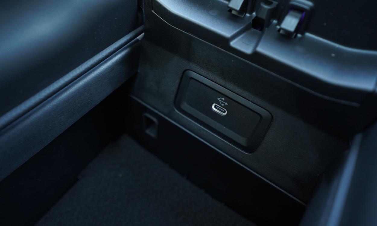 Mercedes Benz E features