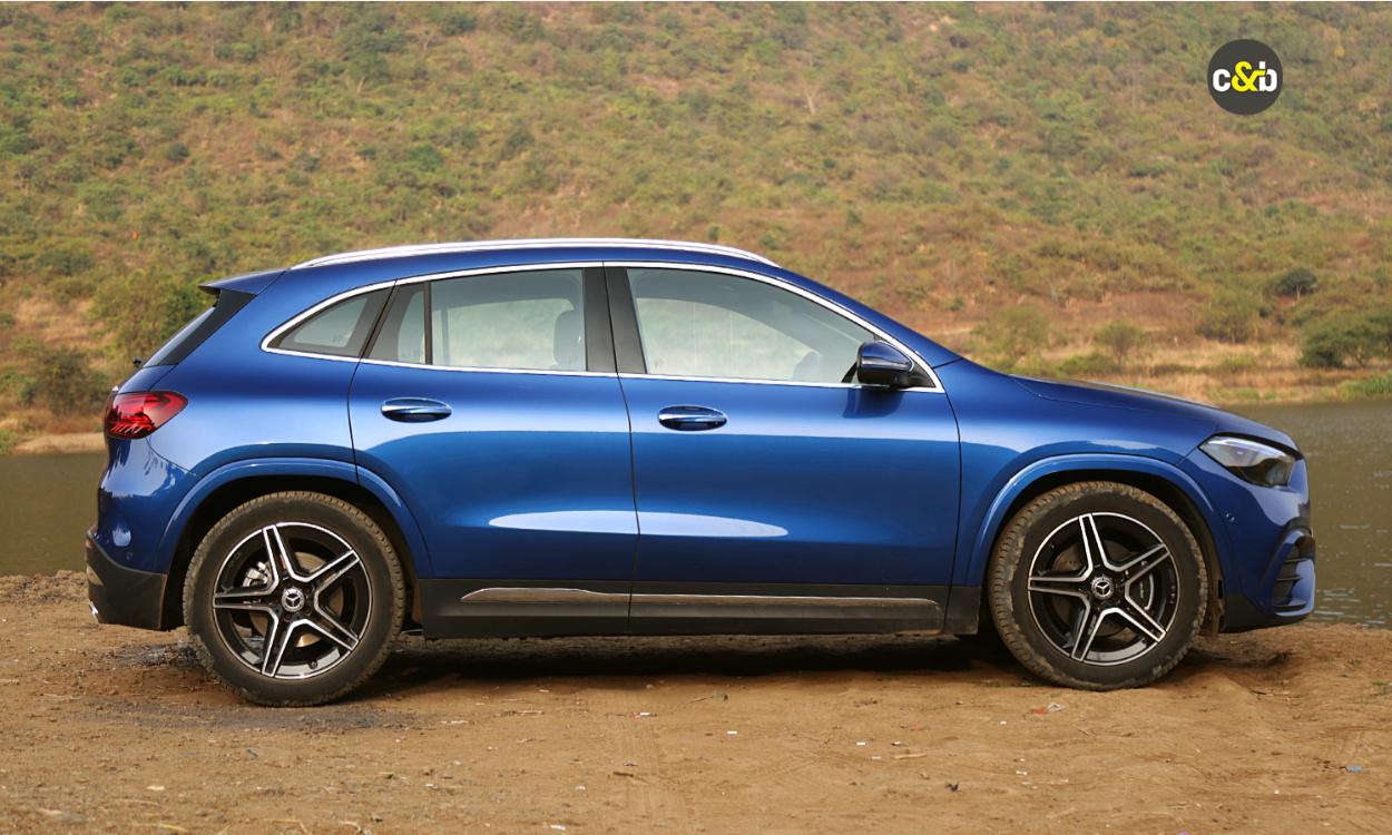 Mercedes Benz Gla 220d Sideview