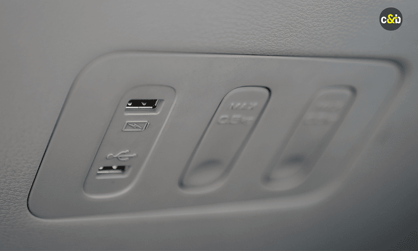 Mg Comet Interior Usb Ports