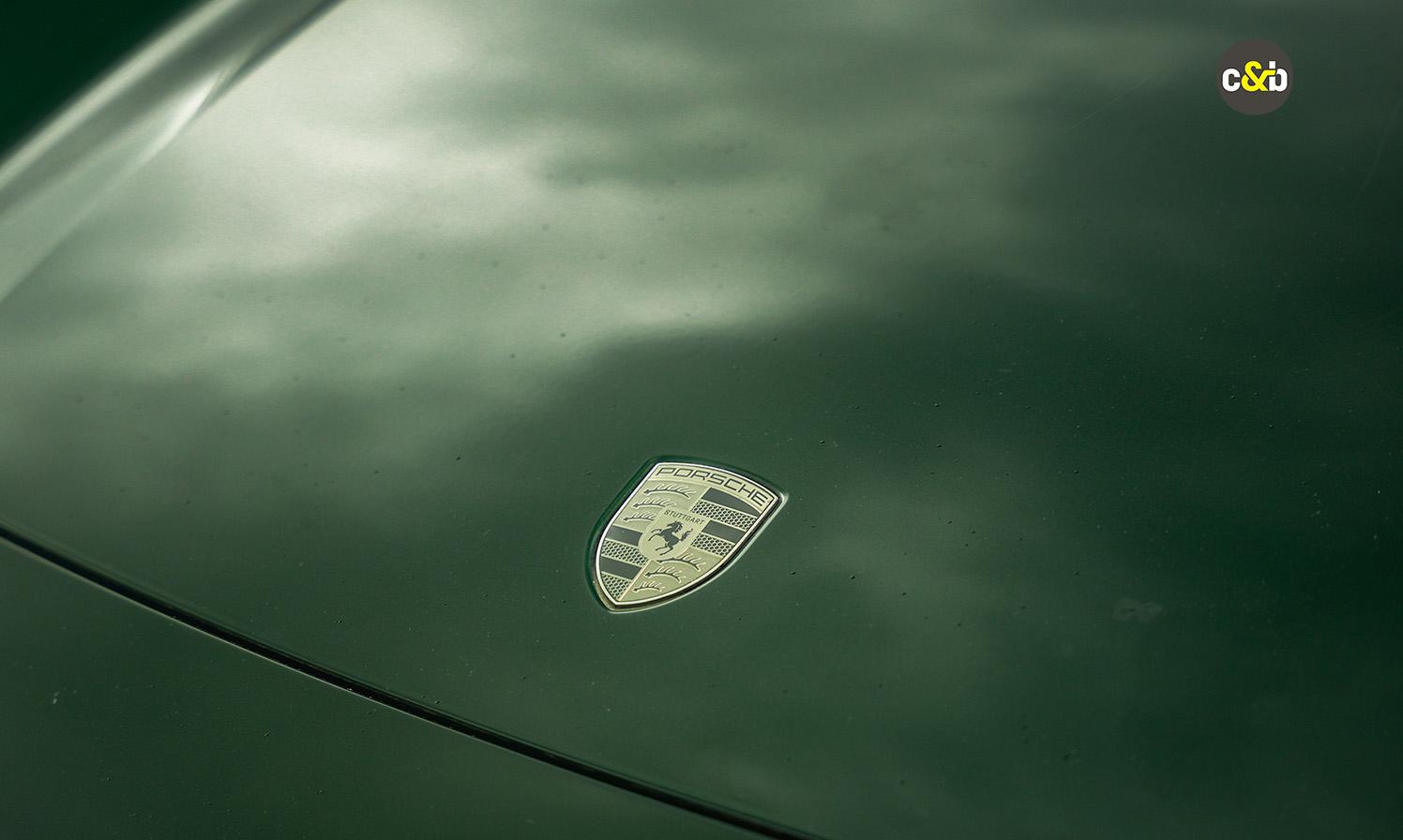 Porsche Macan Turbo Ev Logo