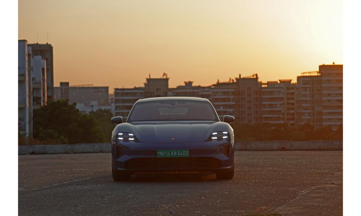 Porsche Taycan Tursimo Frontview