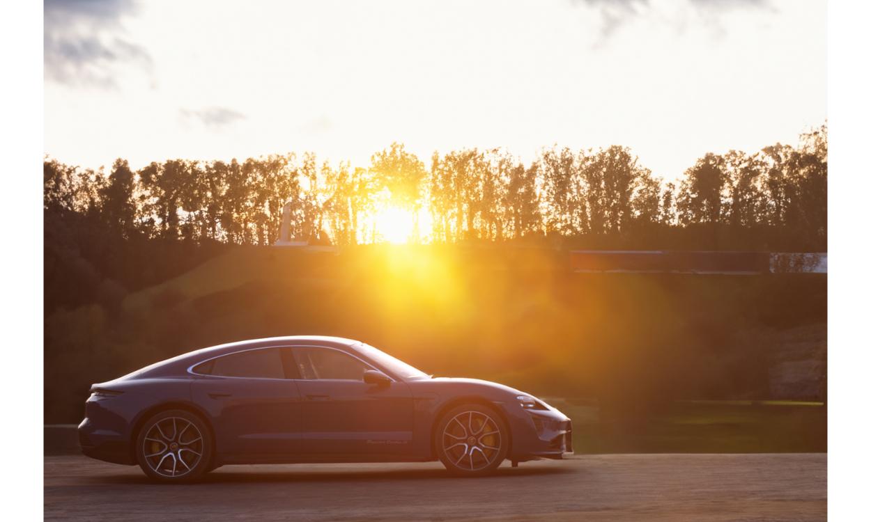 Porsche Taycan Tursimo Rideview 2