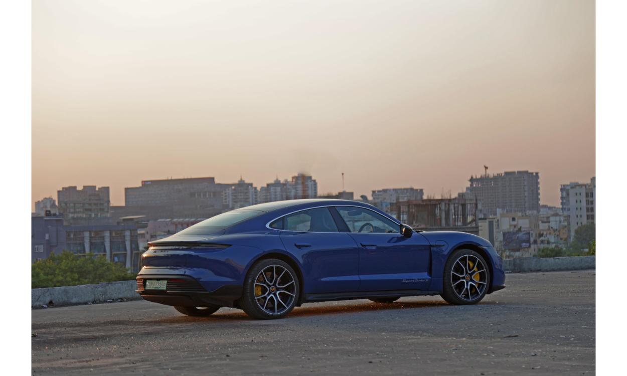 Porsche Taycan Tursimo Sideview