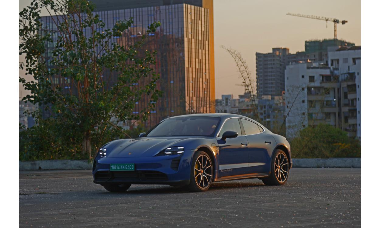 Porsche Taycan Tursimo Style