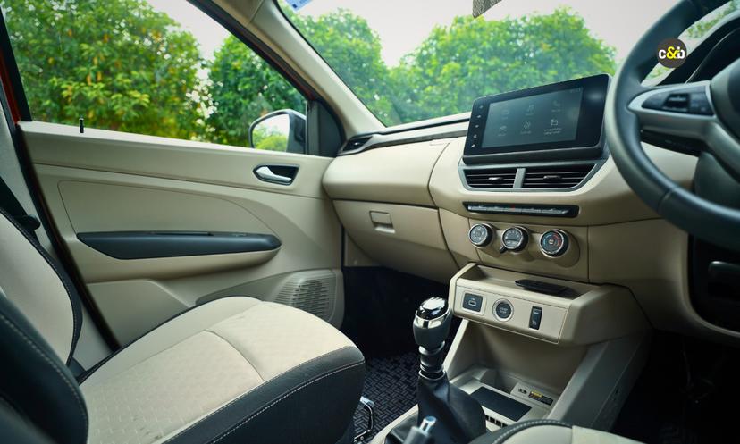 2025 Renault Triber Console