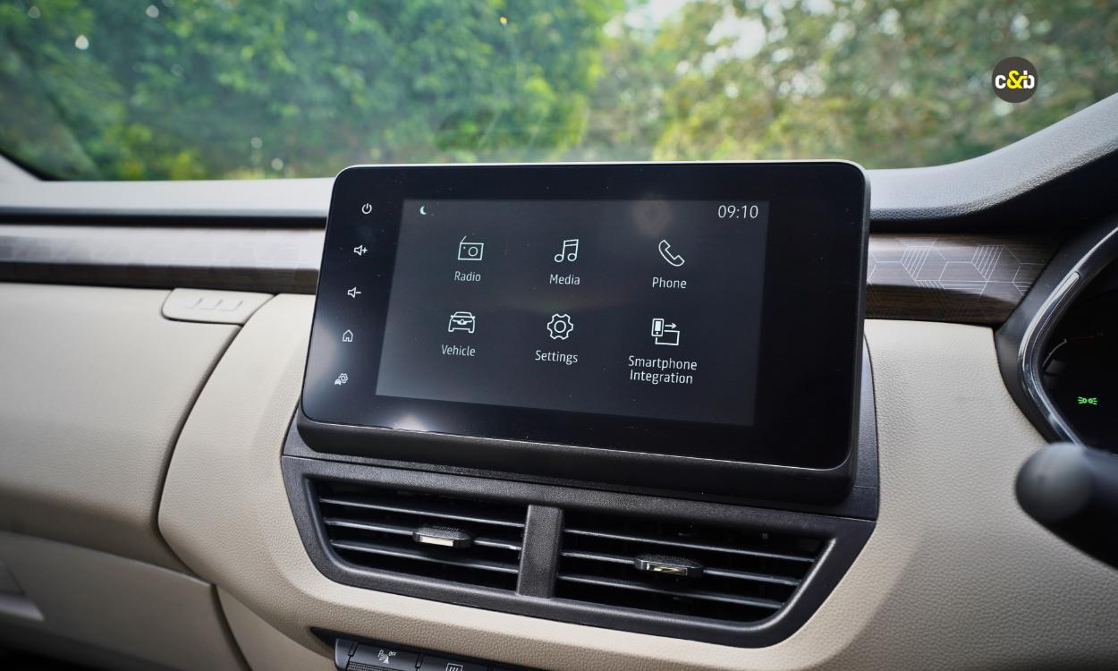 2025 Renault Triber Display