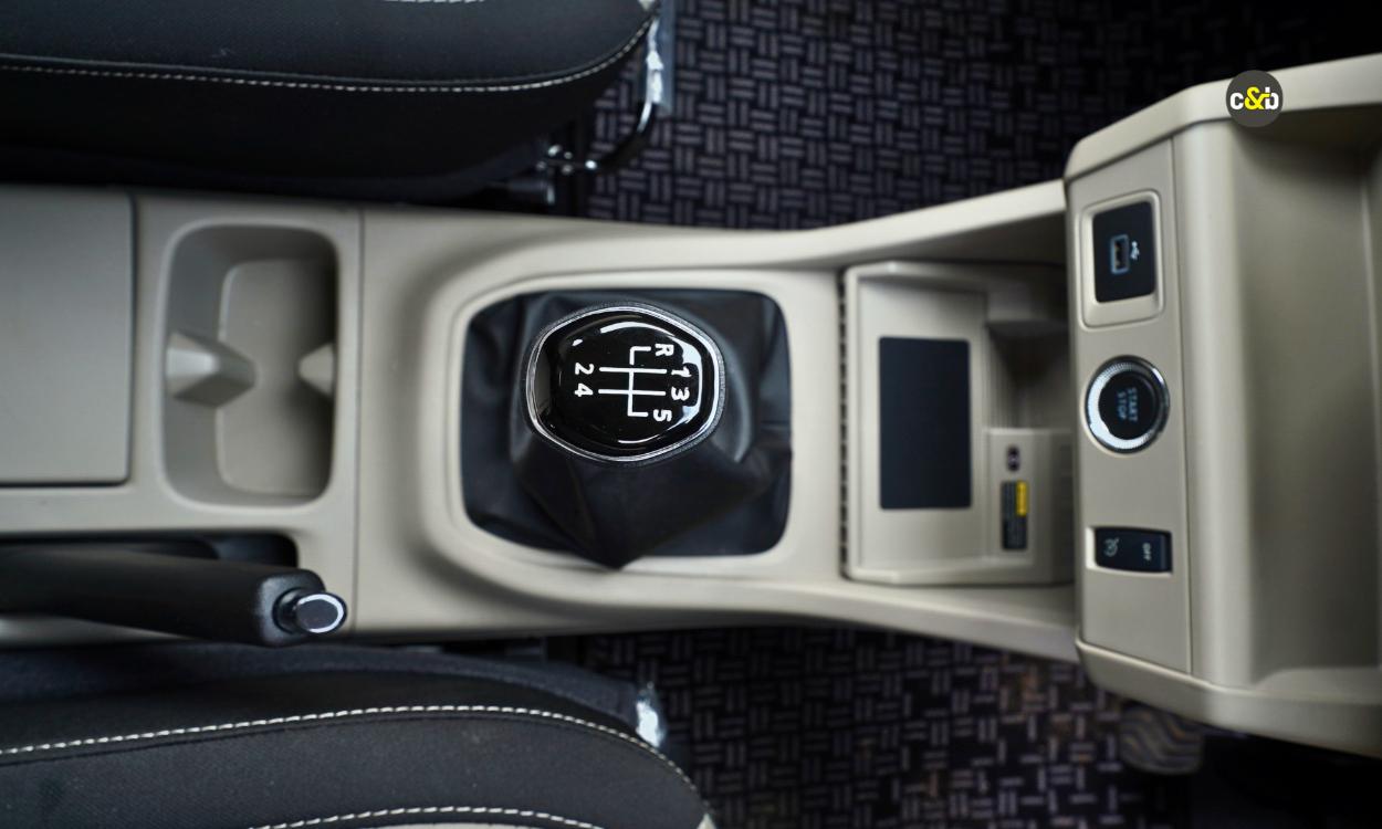 2025 Renault Triber Gear