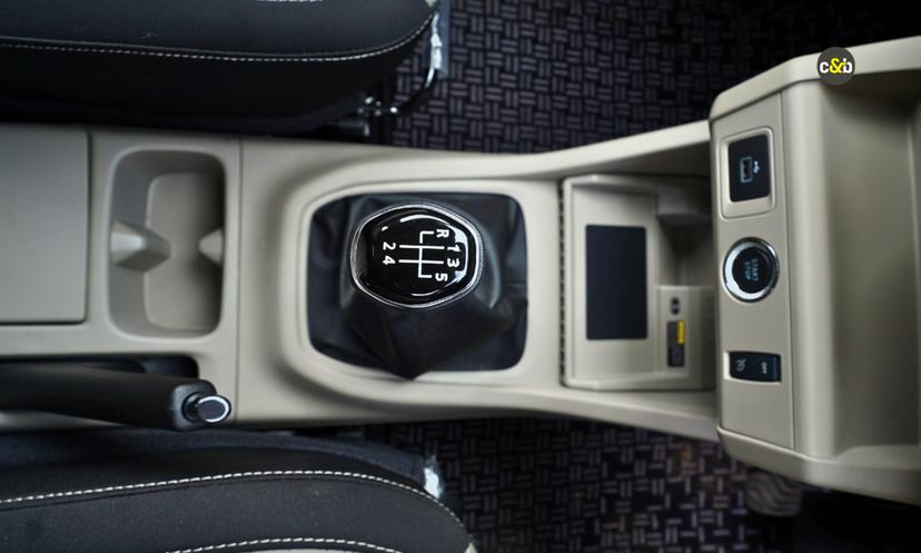 2025 Renault Triber Gear