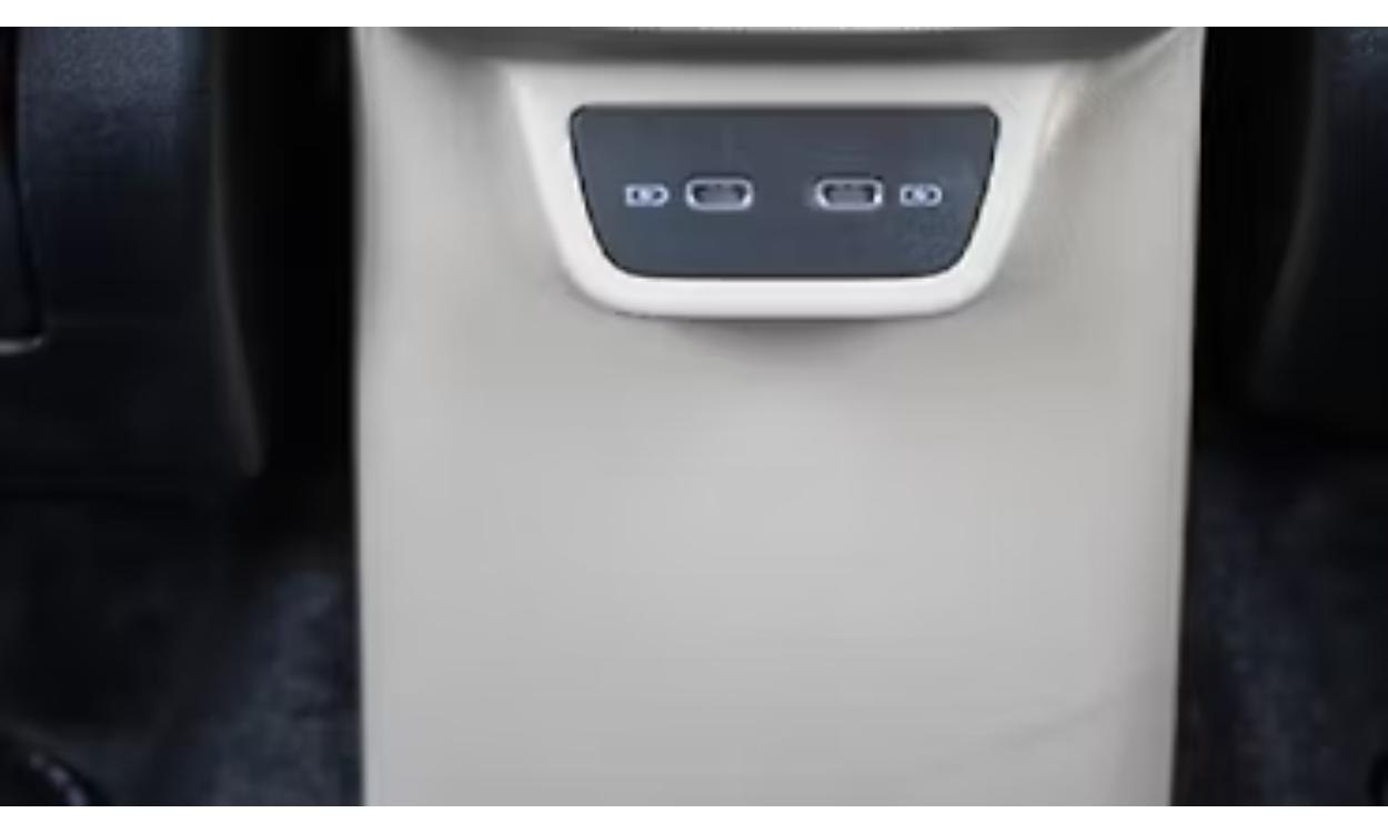 Skoda Slavia Interior Rear Row Charging Point