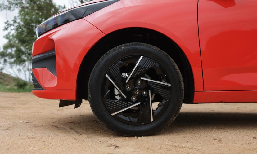 Tata Altroz Facelift Front Wheel