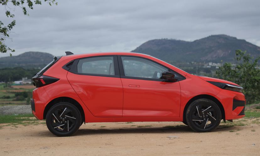 Tata Altroz Facelift Sideview