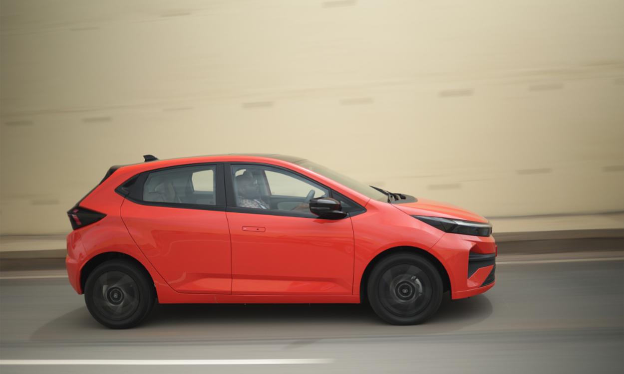 Tata Altroz Sideview