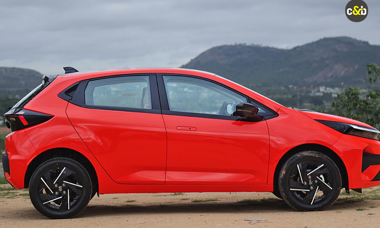 Tata Altroz Facelift Sideview