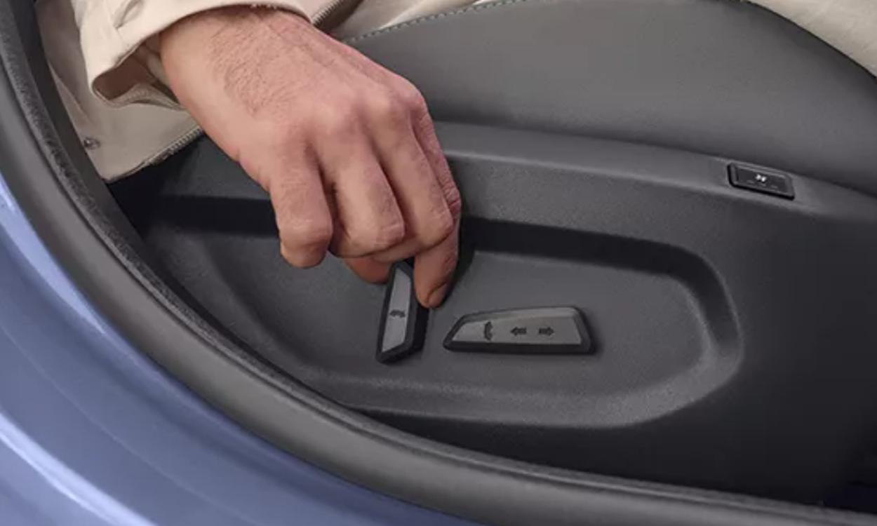 Tata curvv ev 6 Way Power Adjustable Driver Seat 2