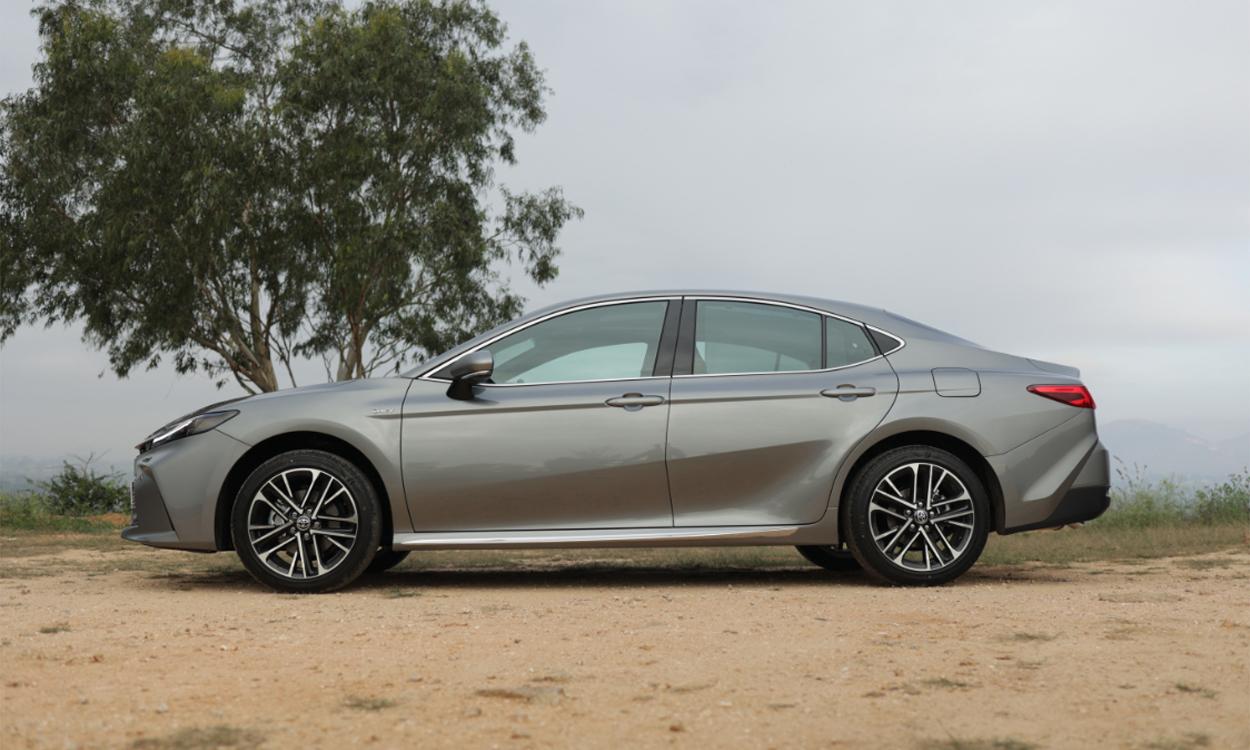 Toyota Camry Sideview