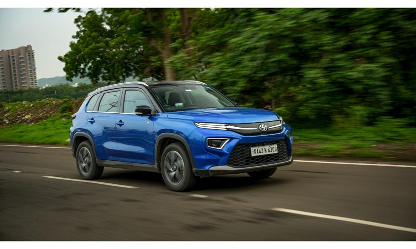 Toyata Urban Cruiser Hyryder Rideview