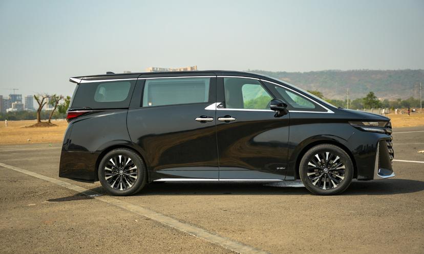 Toyota Vellfire Sideview