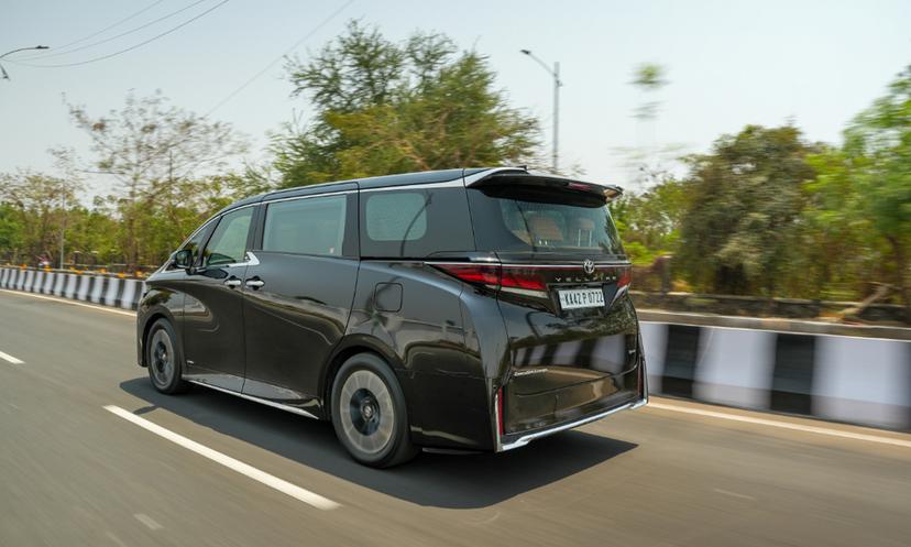 Toyota Vellfire Rear Look