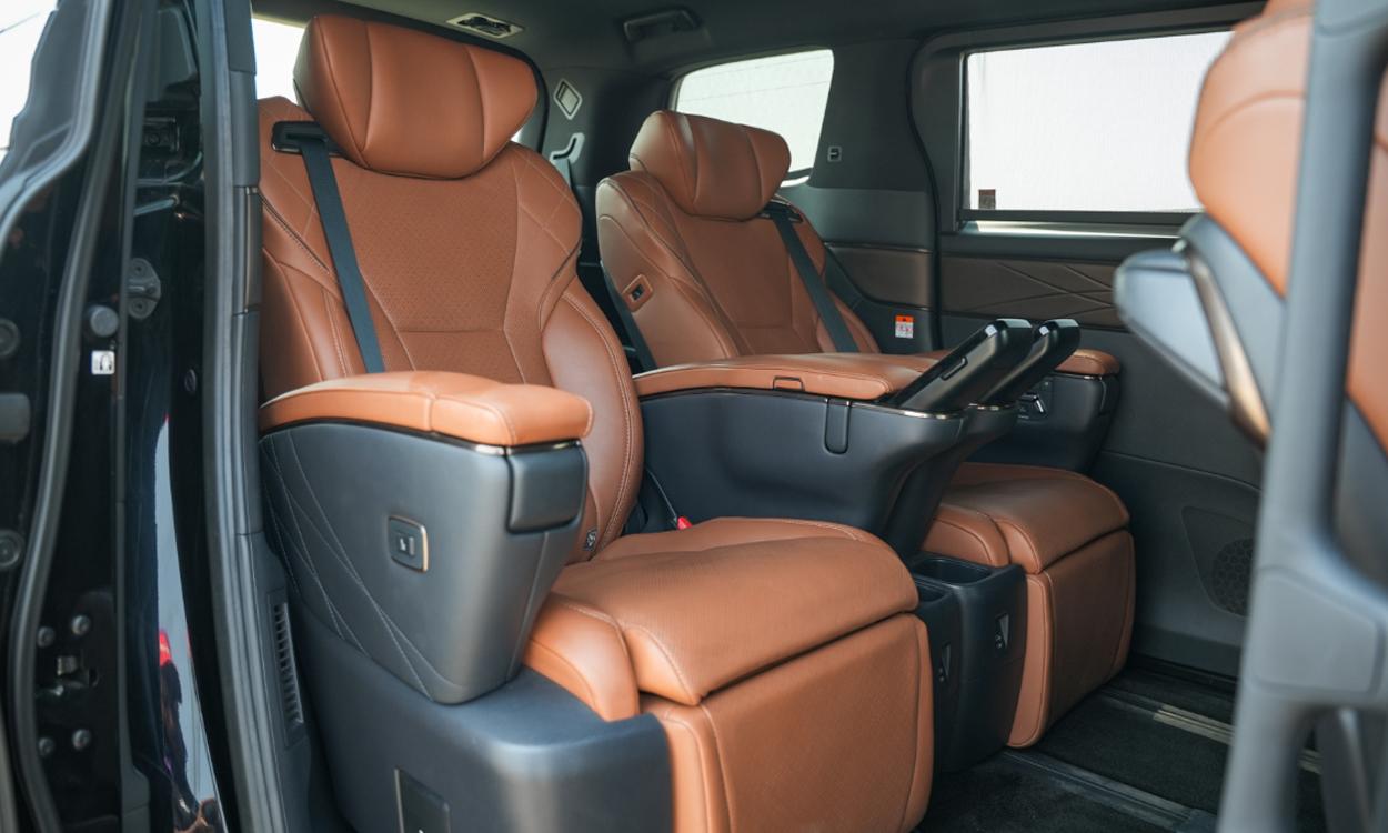 Toyota vellfire Spacious seats