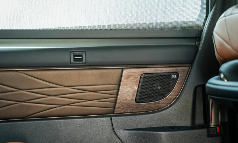 Toyota Vellfire Speakers