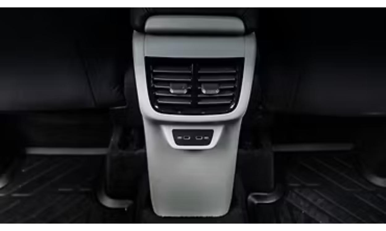 Volkswagen Taigun Interior Rear Row Charging Point