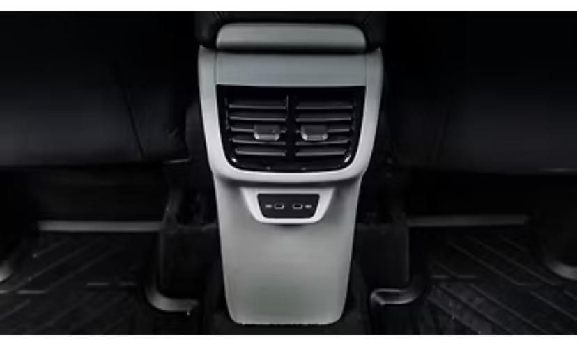 Volkswagen Taigun Interior Rear Row Charging Point
