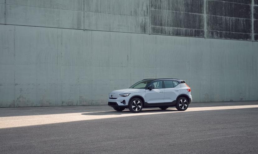 Sideview Of Volvo EX40