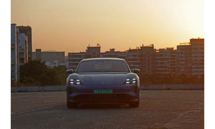 Porsche Taycan Tursimo Frontview