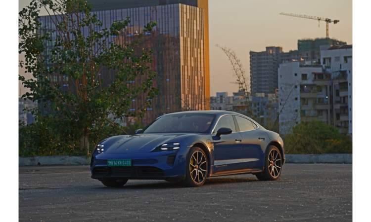 Porsche Taycan Tursimo Style