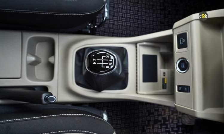 2025 Renault Triber Gear