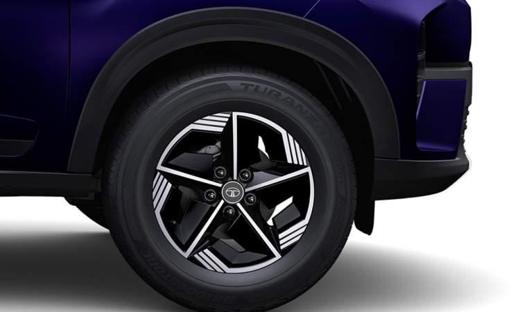 2023 tata nexon 16 alloy wheels with decorative insert