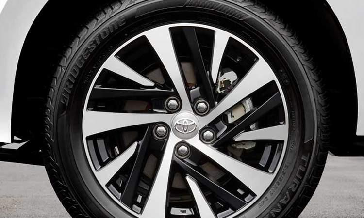Toyota Innova Crysta Enticing Diamond Cut Alloys