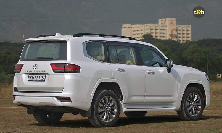 Land Cruiser 300 Rear Look