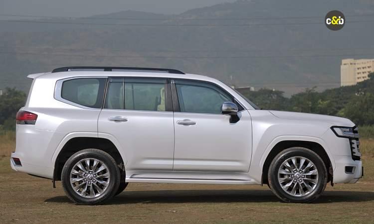 Land Cruiser 300 Right Side View