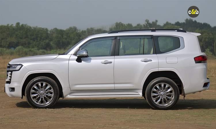 Land Cruiser 300 Sideview