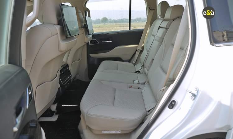 Land Cruiser 300 Rearseat