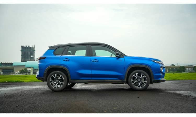 Toyata Urban Cruiser Hyryder Sideview