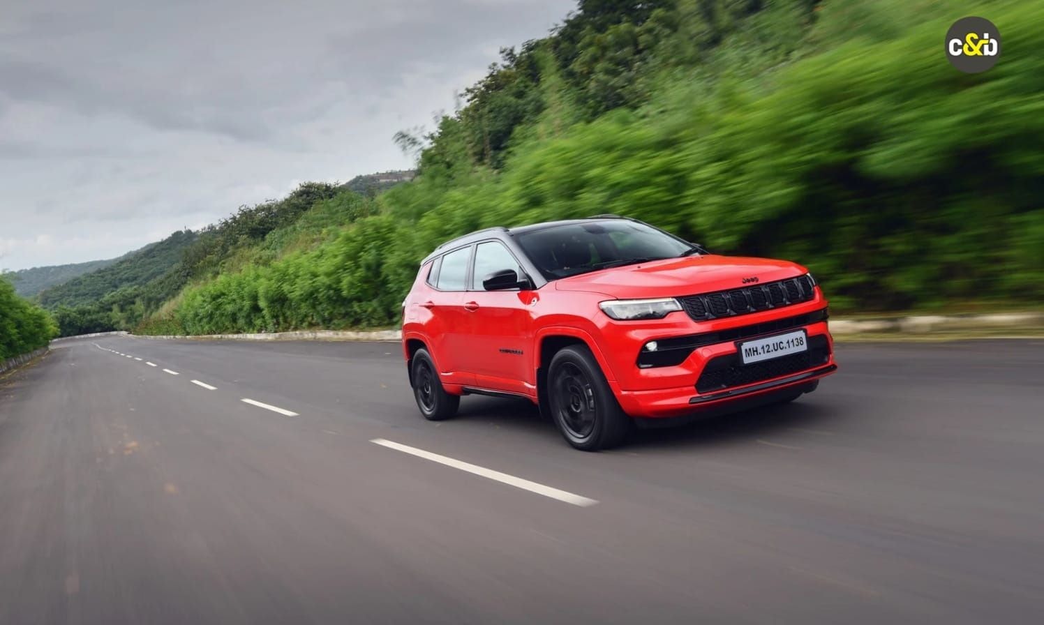 जीप कंपस 4X2 ऑटोमेटिक का रिव्यू: 4X4 के बिना कितनी काबिल? जीप कंपस 4X2 ऑटोमेटिक का रिव्यू: 4X4 के बिना कितनी काबिल?