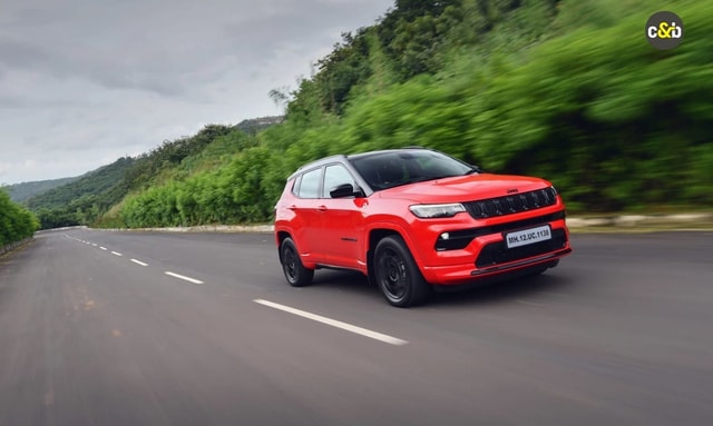 जीप कंपस 4X2 ऑटोमेटिक का रिव्यू: 4X4 के बिना कितनी काबिल? जीप कंपस 4X2 ऑटोमेटिक का रिव्यू: 4X4 के बिना कितनी काबिल?