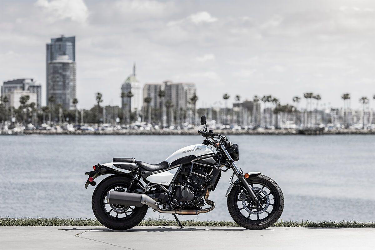 कावासाकी इंडिया बाइक वीक 2023 में पेश करेगी एक नई मोटरसाइकिल इंडिया कावासाकी आने वाले इंडिया बाइक वीक 2023 में एक लोकप्रिय मोटरसाइकिल नाम को फिर से पेश करने के लिए पूरी तरह तैयार है. संकेत! यह एक क्रूजर मोटरसाइकिल होने की संभावना है, जो कई साल पहले भारत में बिक्री पर थी.