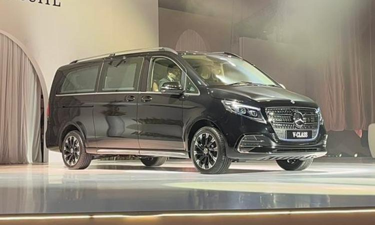 New Mercedes-Benz V-Class Launched In India At Rs 1.40 Crore 2022 में बंद होने के बाद यह लग्जरी एमपीवी भारतीय बाजार में वापसी कर रही है.
