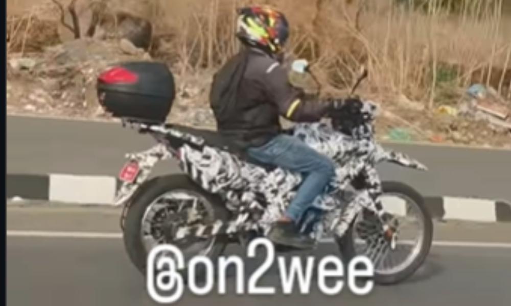 Bajaj Adventure Motorcycle Spotted Testing in India; Launch Expected by 2027 स्पाई तस्वीरों के दौरान देखा गया यह टेस्ट मॉडल डुअल-स्पोर्ट डिज़ाइन जैसा दिखता है और ऐसा लगता है कि यह प्रोडक्शन के लिए लगभग तैयार है.