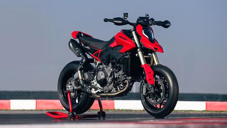 Ducati Desmo450 MX Teased Ahead of India Launch डुकाटी डेस्मो450 MX को भारत में जल्द ही लॉन्च किए जाने की उम्मीद है, संभवतः मार्च 2026 के अंत तक.